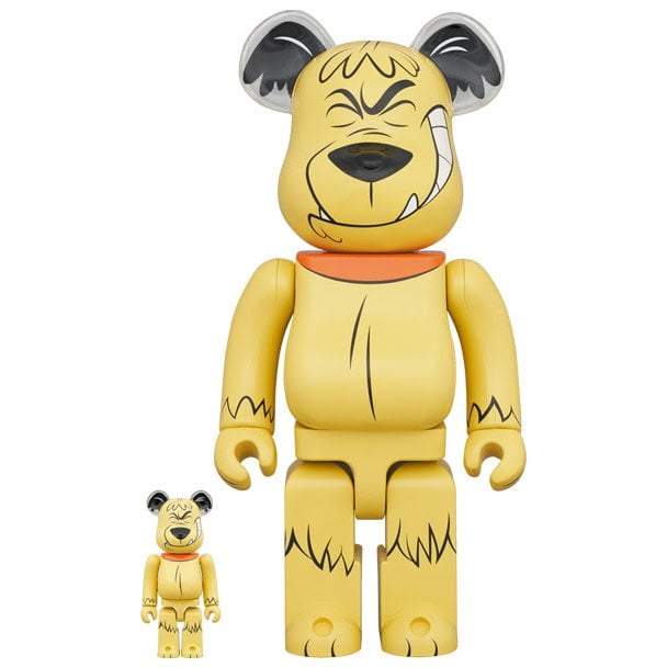 Bearbrick sæt featuring Muttley character from Wacky Races in 400% and 100% sizes with signature mischievous grin.