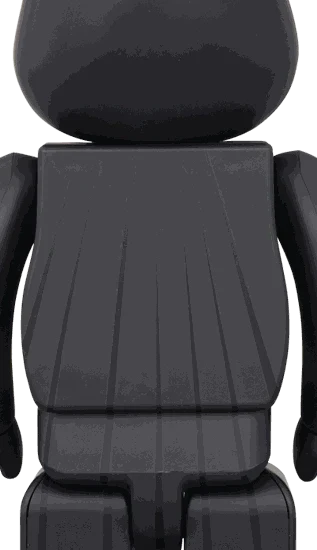 400% & 100% Bearbrick set – Batman Hush (Black version) with sleek black tones and cape-inspired design.