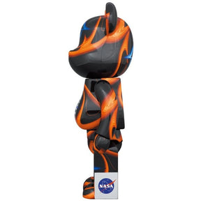 400% &amp; 100% Bearbrick Set - dubbelt skevt svart hål (NASA)