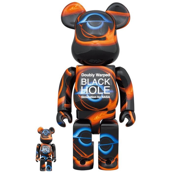 400% &amp; 100% Bearbrick Set - dubbelt skevt svart hål (NASA)