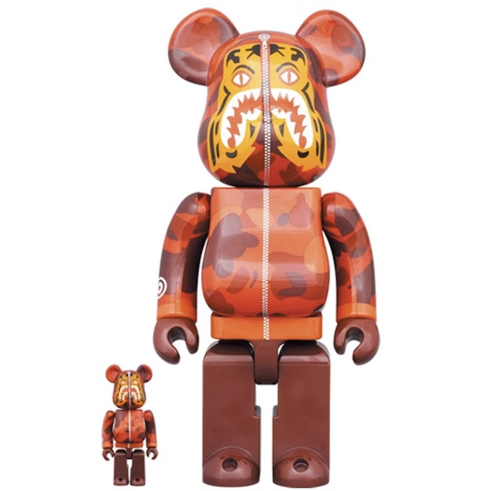400% & 100% Bearbrick set - Camo Tiger av BAPE (röd version)